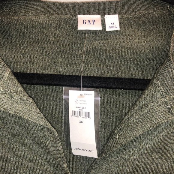Gap Crewneck Cardigan - Picture 2 of 6